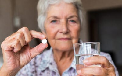 NLPZ u seniorów – dlaczego leki „na ból” mogą szkodzić bardziej, niż pomagają